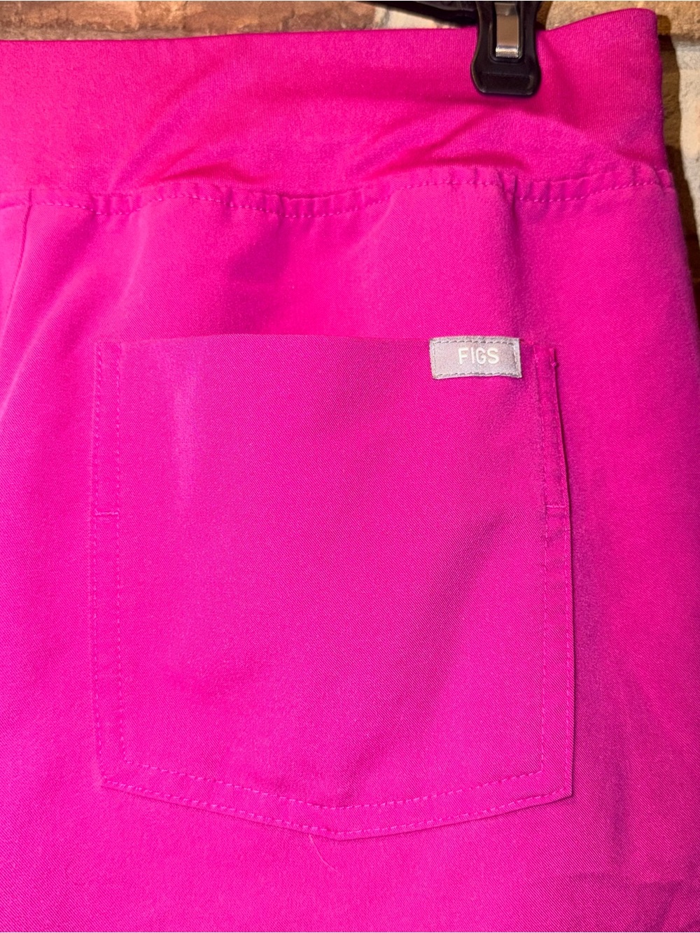 Limited Edition FIGS Raspberry Sorbet Zamora Joggers Size Large - Picture 5 of 7